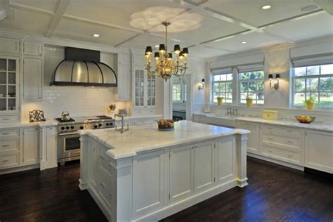 marble kitchen floor - Google Search | Antique white kitchen cabinets, Antique white kitchen ...