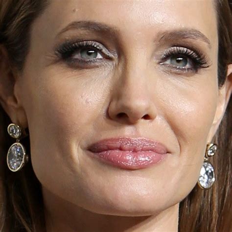 What Brand Of Makeup Does Angelina Jolie Wear | Saubhaya Makeup