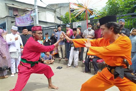 Palang Pintu, Tradisi Perkenalan Pengantin Unik Khas Betawi – Wedding ...