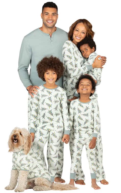 25 Matching Christmas Pajamas For Family To Really Love - Oge Enyi