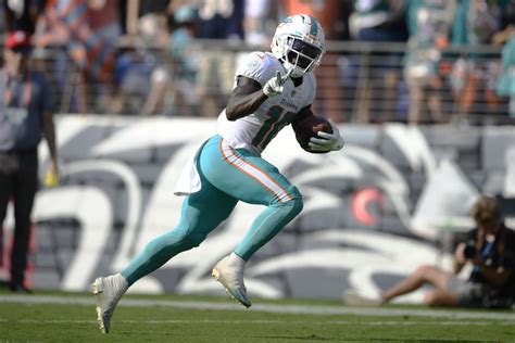 Dolphins' Tyreek Hill on NFL-record pace thanks to ‘fully understanding the game'| Habib