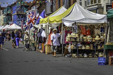 "LYMINGTON MARKET,LYMINGTON" by Steve Elson at PicturesofEngland.com