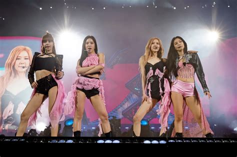 Blackpink Takes the Stage in D&G for Coachella 2023 Performance ...