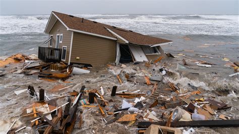 Beach House Collapses Into Ocean During Storm - The New York Times