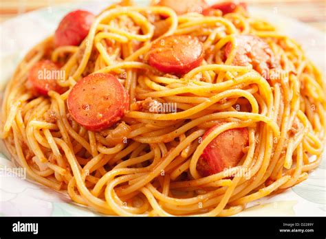 Filipino spaghetti with sliced hot dogs Stock Photo - Alamy