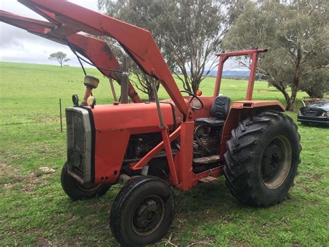 MASSEY-FERGUSON 275 TRACTOR DIESEL FRONT END LOADER 70HP