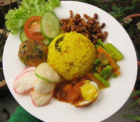 10 Menu Makanan Sarapan Pagi Khas Orang Indonesia | Aneka Tips dan ...