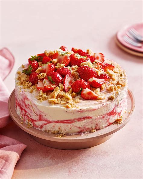 Strawberry ice cream cake - delicious. magazine