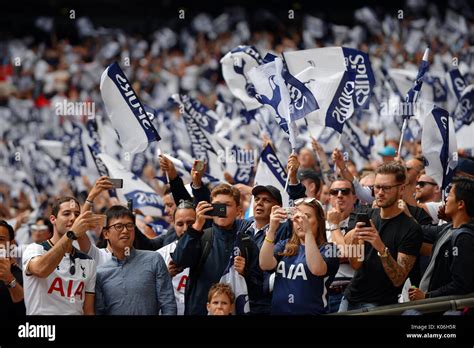 TOTTENHAM HOTSPUR FANS WAVING TOTTENHAM HOTSPUR V CHELSEA WEMBLEY Stock Photo: 155038515 - Alamy