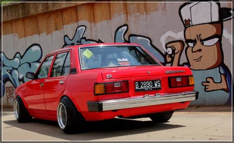 Toyota Corolla DX (KE70) 1982 - Modern Retro Car Hasil Restorasi Selama ...