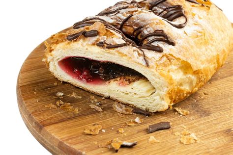 Chocolate Croissant with Raspberry Cream topping - Creative Commons Bilder
