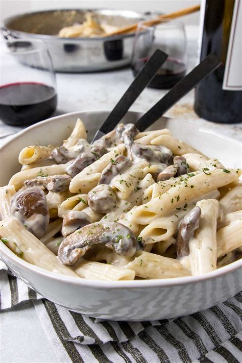 Super Simple Creamy Mushroom Pasta | 8 simple ingredients - Mom's Dinner