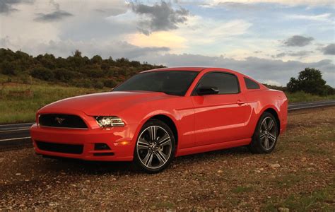 File:2013 Mustang V6 Performance Package blueck.jpg - Wikimedia Commons