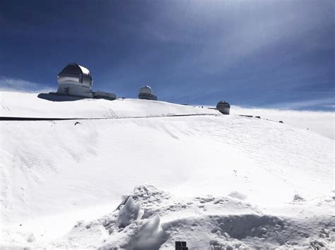 Premium Photo | Mauna kea observatory telescopes