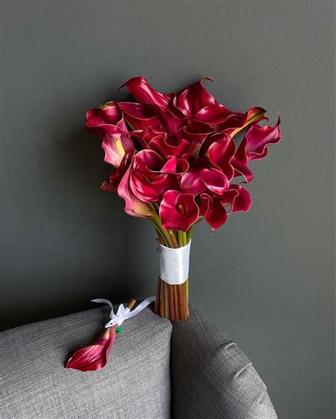 2024 Wedding Flower Trends: Bold Colors, Simple Elegance