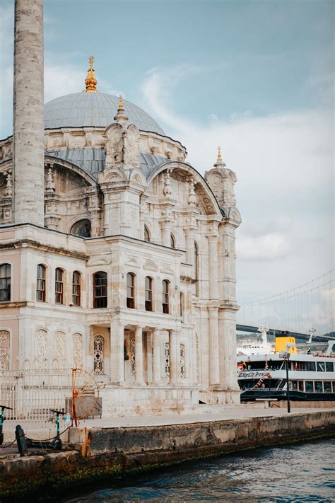 Shah Faisal Masjid Modern Mosque Building · Free Stock Photo