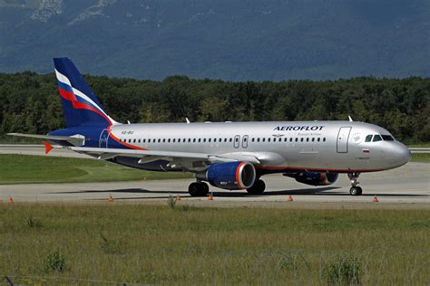 Planes and Trains - Planes 2011: VQ-BIU / Airbus A320-214 / Aeroflot ...