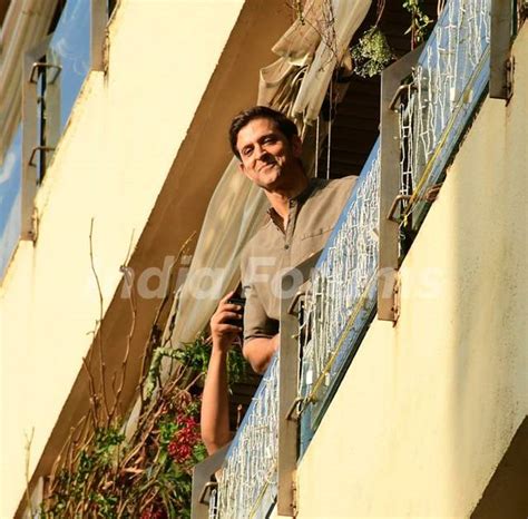 Hrithik Roshan spotted outside the his house in Juhu Photo | 569210