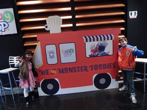 TINY POP Cookie Monster’s Foodie Truck – Con & Bex meet Cookie Monster and Gonger