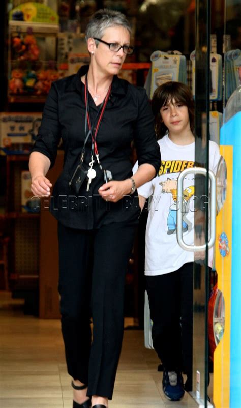 Jamie Lee Curtis and son Thomas spend the day shopping – Moms & Babies – Celebrity Babies and ...