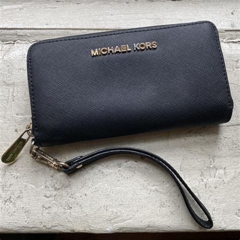 Michael Kors zip wallet, wear on edges, not very... - Depop