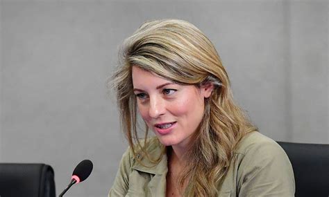 Mélanie Joly’s office missed e-mail alerting them to Russian embassy party - The Globe and Mail