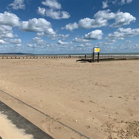 Dymchurch Beach - Beach in Dymchurch