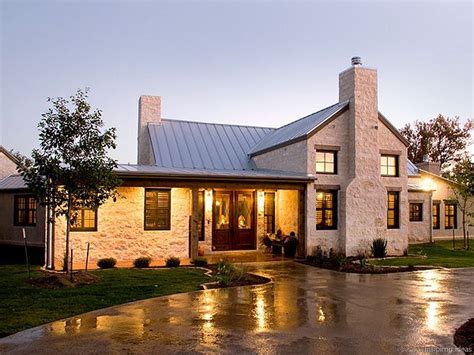 Gorgeous 99 Modern Farmhouse Exterior Color Schemes Ideas https://lovelyving.com/2018/03/18/99 ...