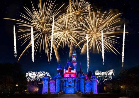 5 Ways Disneyland Resort Comes to Life at Night | Disney Rewards