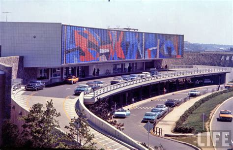 Vintage Photographs of Idlewild Airport, 1961 | grayflannelsuit.net