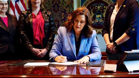 Gov. Gretchen Whitmer to ask lawmakers to make community college free for all high school graduates