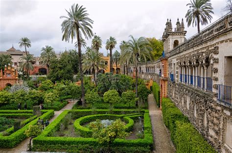 Explore the Royal Alcázar of Seville - live online tour from Sevilla