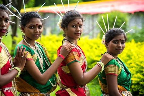 Premium Photo | Group of gondi tribes celebrating world tribal day by ...