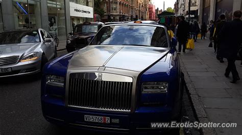 Rolls Royce Phantom spotted in London, United Kingdom on 10/17/2013, photo 2