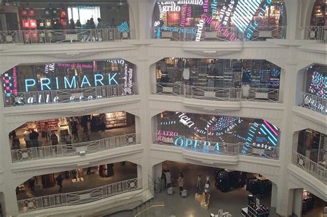 Store gallery: Primark Madrid interior lives up to its Gran Vía ...