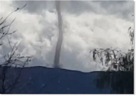 Rare sunny day landspout filmed in Lake Elsinore, California -- Earth ...