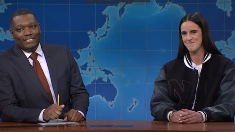 Caitlin Clark Dunks on Michael Che During Surprise SNL Appearance