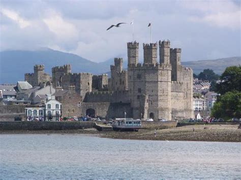 Caernarfon Castle Facts - Fact File