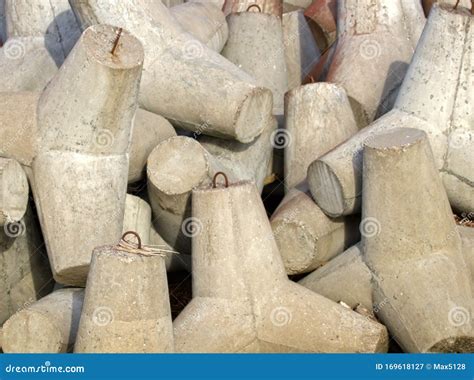 Concrete tetrapods stock image. Image of antiwave, defensewall - 169618127