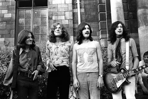 12 Best Led Zeppelin Songs of All Time - Singersroom.com