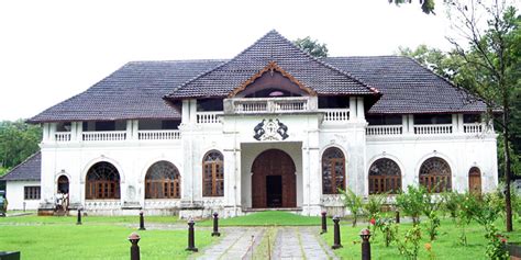 Dutch Palace Cochin | History, Timings, Entry Fee, Architecture