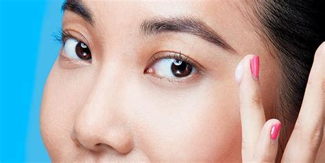 Ever heard of Eyebrow dandruff? Know Tips to Tackle This Issue | OnlyMyHealth