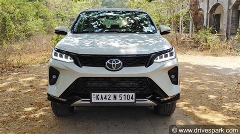 Toyota Fortuner Legender Images [HD]: Toyota Fortuner Legender Interior & Exterior Photo Gallery ...