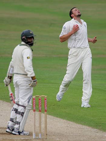 Mohammad Yousuf survives a nervous moment against Steve Harmison ...