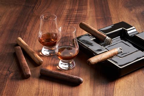 How to taste cigar flavors in whisky
