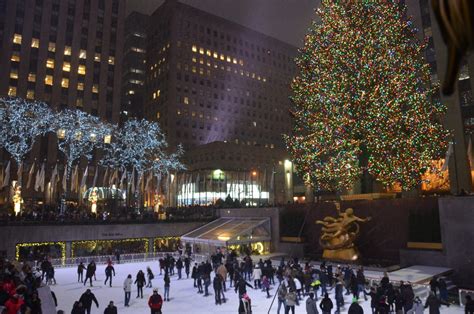 Viewing the Christmas Lights on Fifth Avenue and Rockefeller Square ...