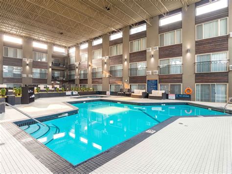 Indoor Pool | Sandman Hotel Edmonton West