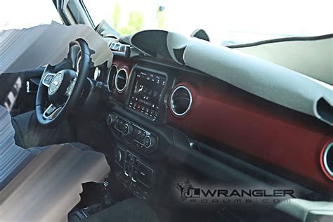 Is the Interior of the 2018 Jeep Wrangler JL Too Nice to Get Dirty? [Spy Shots] - TFLcar