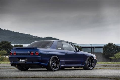 Garage Active Nissan Skyline GT-R R32 - FARMOFMINDS