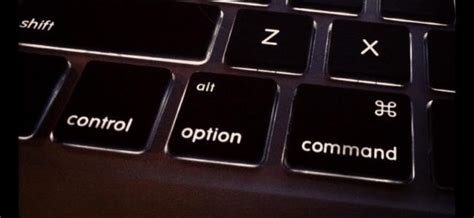 How the Command and Option Keys Work on a Mac